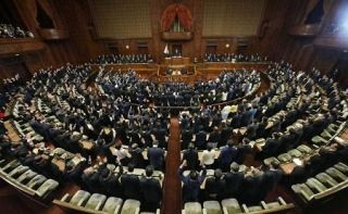 野党側、万歳三唱に応じず　スピード解散に抗議の姿勢