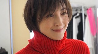 【広末涼子】赤いニットで「良い秋を」フォロワー達から「この写真ですでに良い秋」