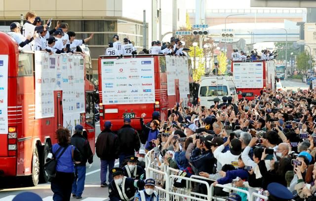 優勝パレードへの協賛金に「見返りなかった」　兵庫百条委が証人尋問