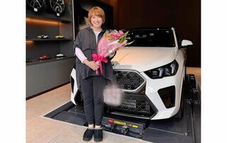 【元・おニャン子クラブ】　内海和子さん　「4台目のBMW」　新車と２ショット　「車は私の相棒」