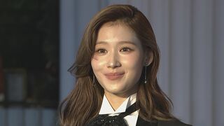 【TWICE・SANA】表参道の点灯式に登場　ファンから悲鳴　今年は「沢山の初めてを叶えられた」